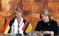 Organisatorinnen der Tagung: Prof. Dr. Sibylle Schönborn und Prof. Dr. Lali Kezba-Chundaduze